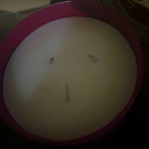 I am selling this candle because the smell is very lovely but I accidentally got